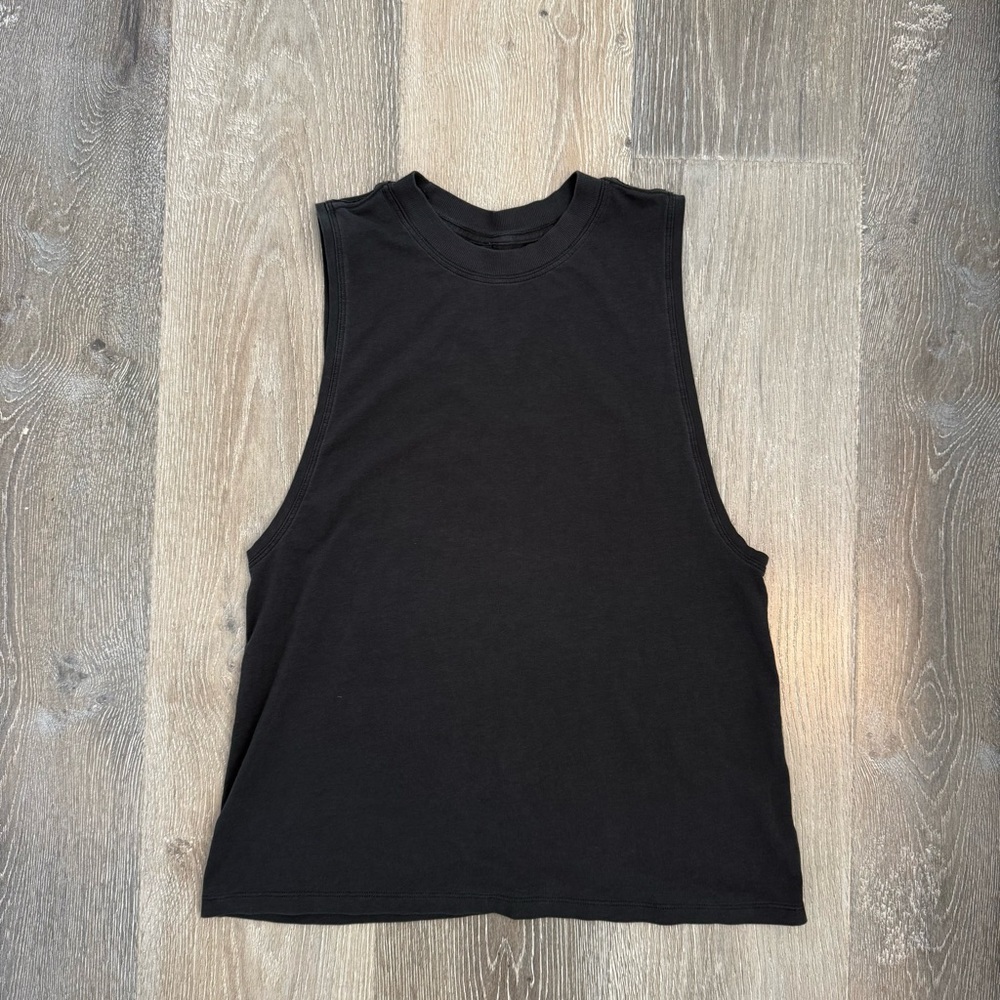Lululemon black boyfriend tank size 2